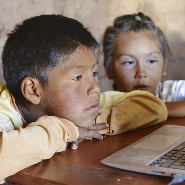 Impulso a la digitalización en Perú gracias a Telefónica y CAF